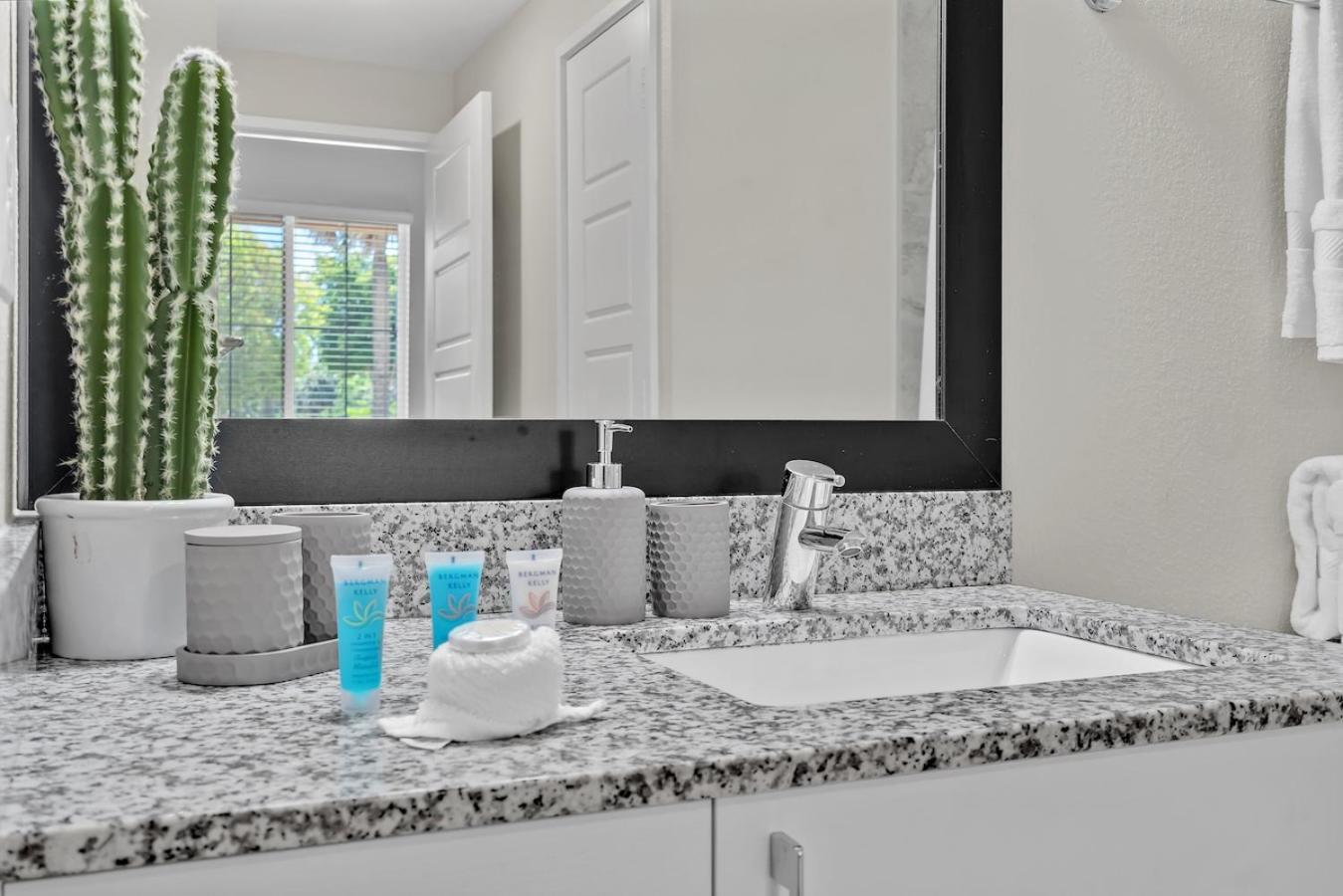 Cozy Retreat 2 Bedroom Hideaway Moments From The Sand Boynton Beach Exterior foto